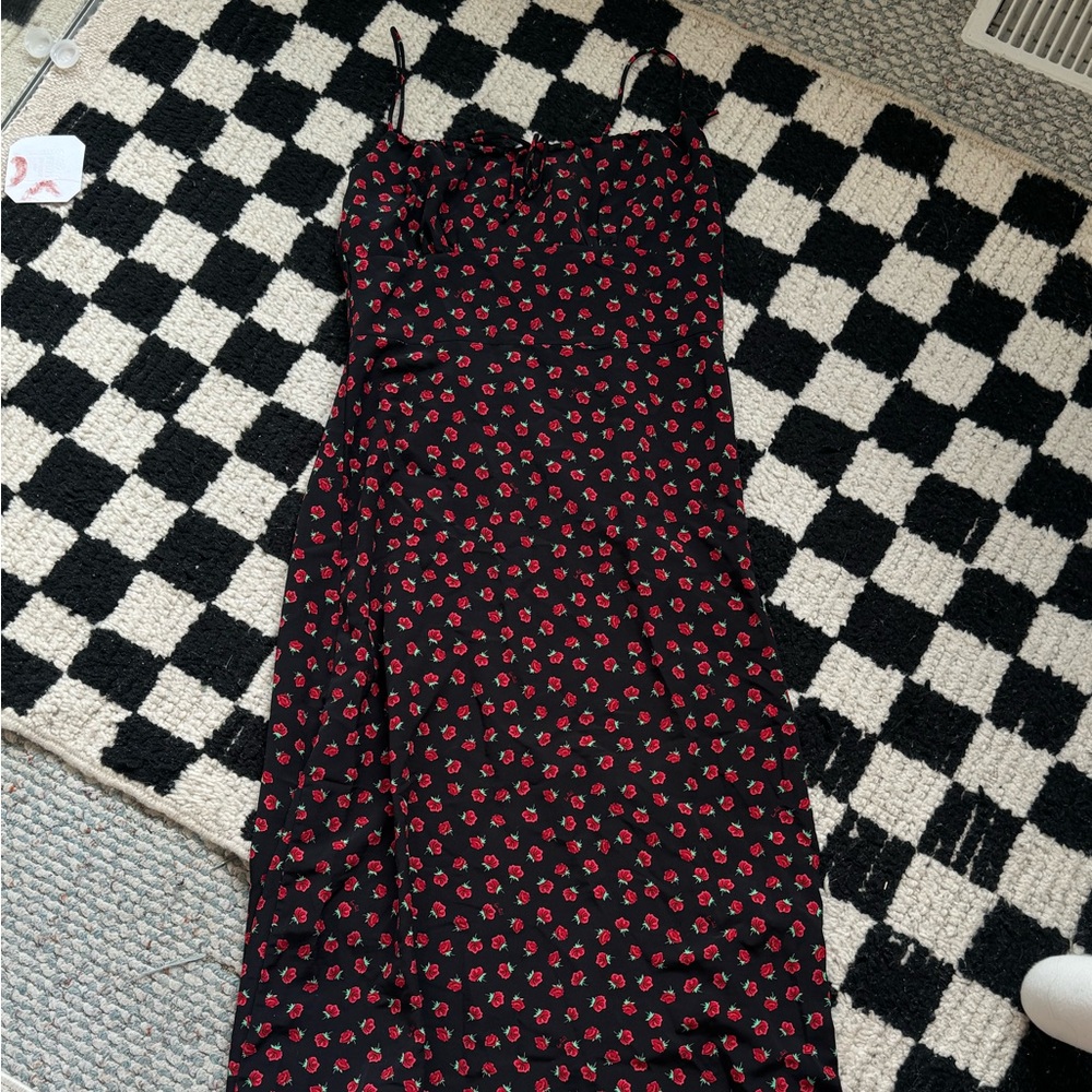 Floral midi dress looks like reformation